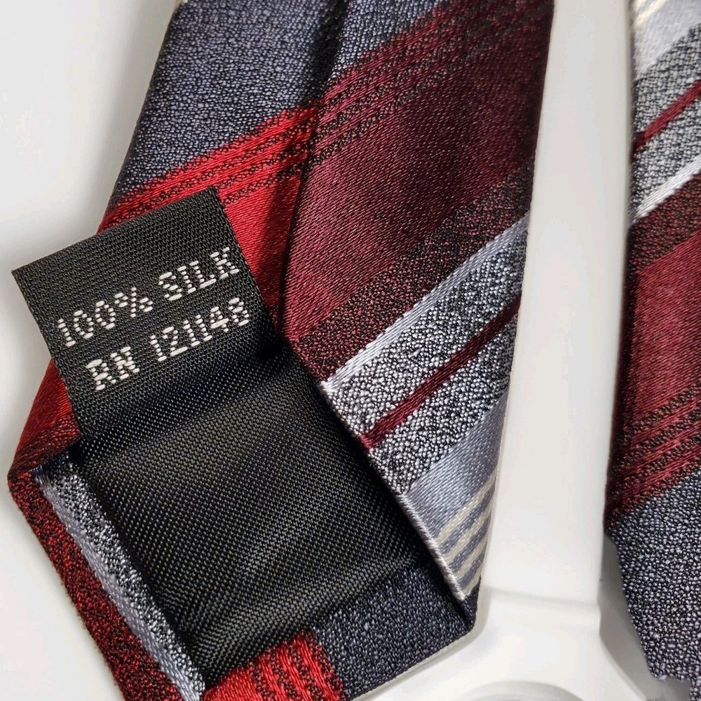 Kenneth Cole Reaction 100% Silk Men's Neck Tie Red Grey And Black 58 Inches - Picture 3 of 7